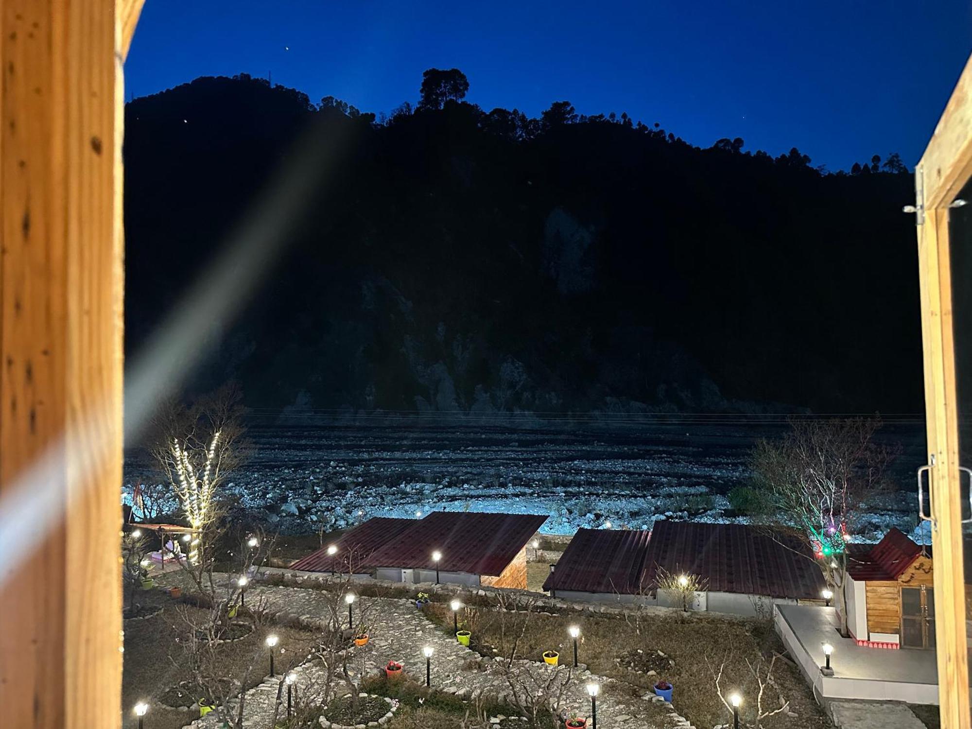 Cabana Riverside Resort - Kainchi Dham Nainital Εξωτερικό φωτογραφία