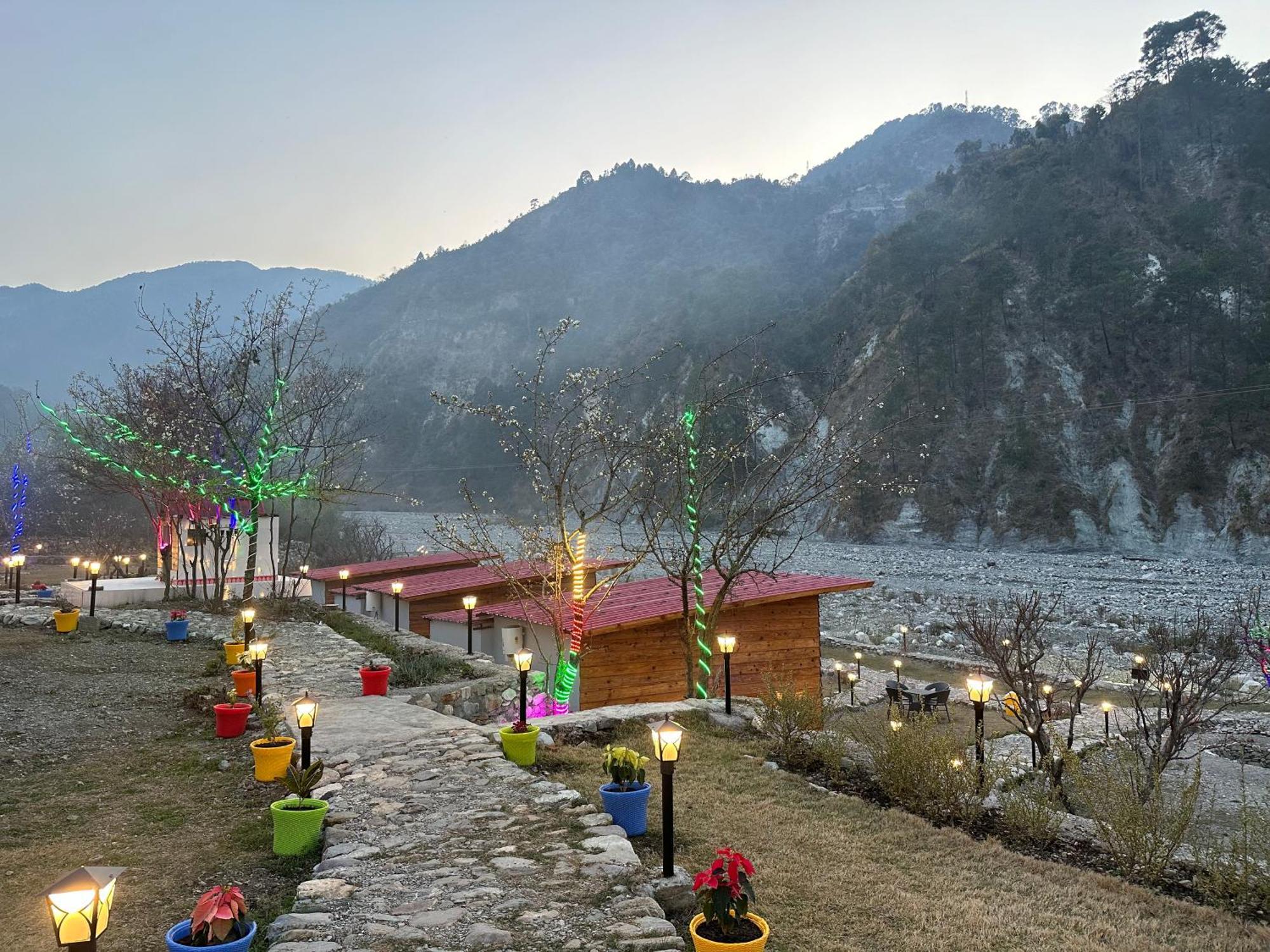 Cabana Riverside Resort - Kainchi Dham Nainital Εξωτερικό φωτογραφία
