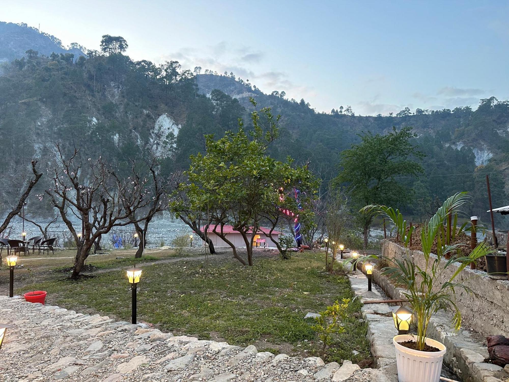Cabana Riverside Resort - Kainchi Dham Nainital Εξωτερικό φωτογραφία