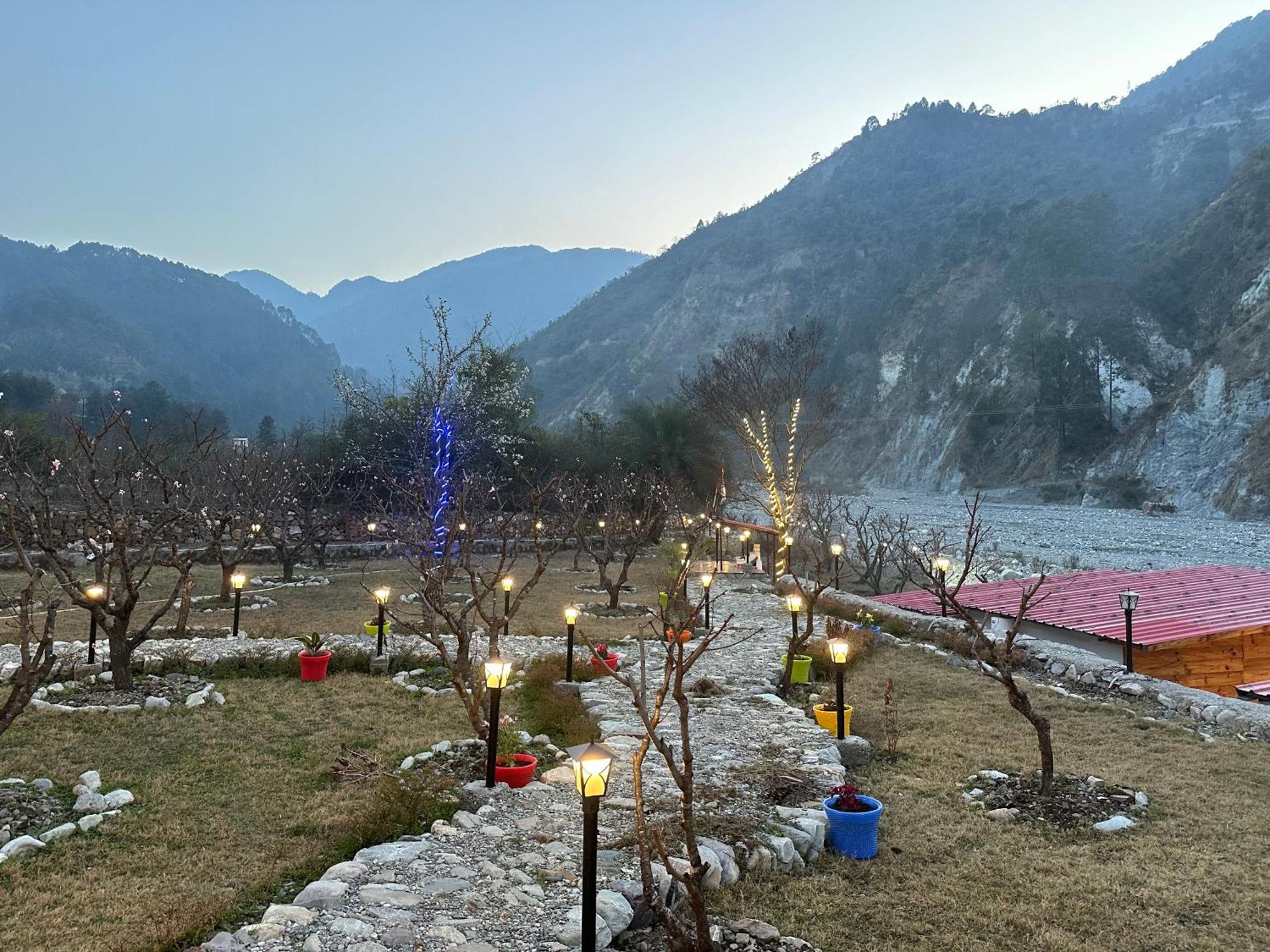 Cabana Riverside Resort - Kainchi Dham Nainital Εξωτερικό φωτογραφία